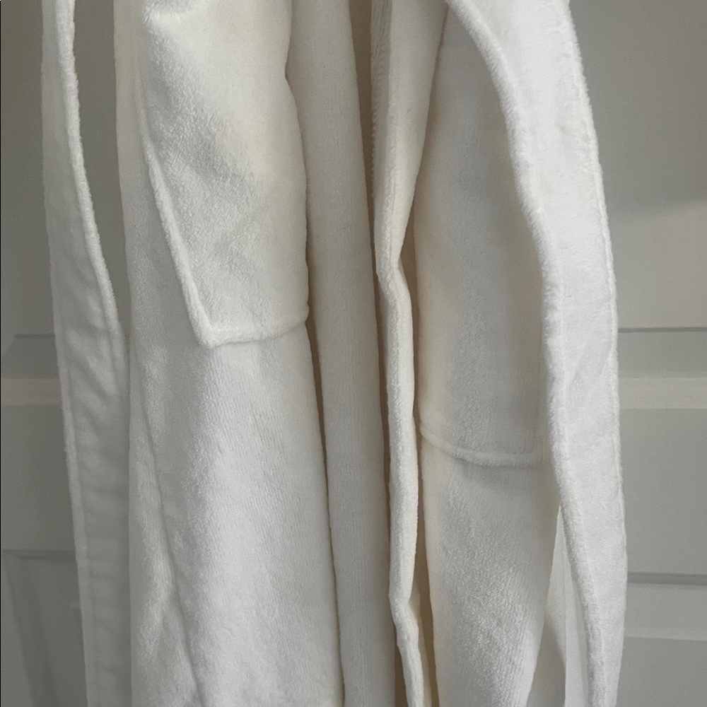 Dior Elegant Cream Robe - Picture 4 of 5